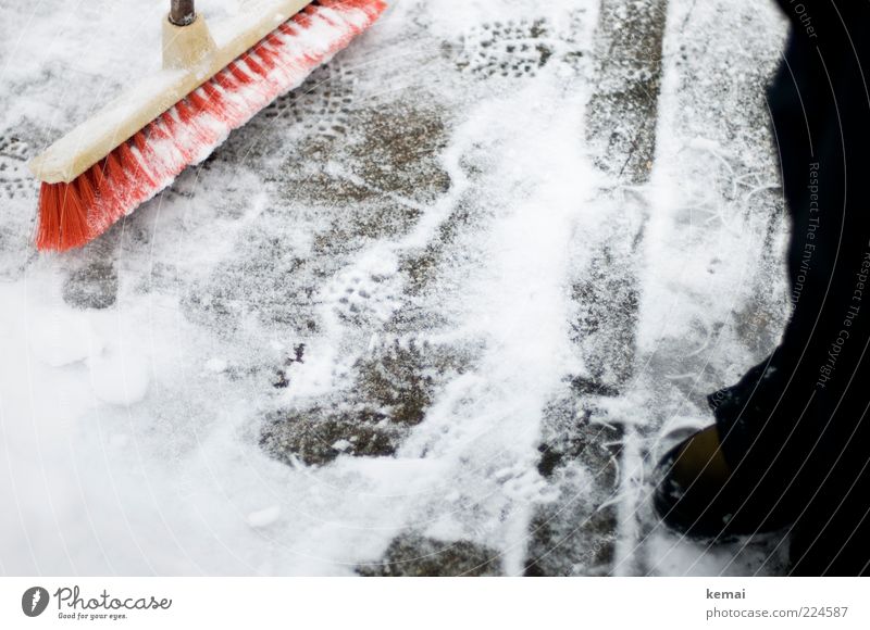 Schild eingeschränkter Winterdienst bei Schnee im Winter - ein lizenzfreies  Stock Foto von Photocase