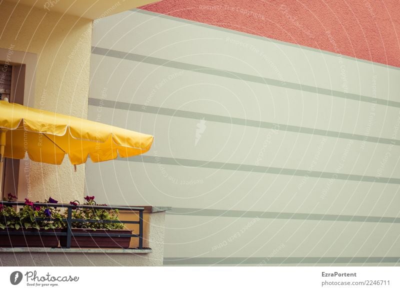 weit weg Ferien & Urlaub & Reisen Pflanze Stadt Haus Bauwerk Gebäude Architektur Mauer Wand Fassade Balkon Beton Linie Erholung gelb rot weiß Sonnenschirm