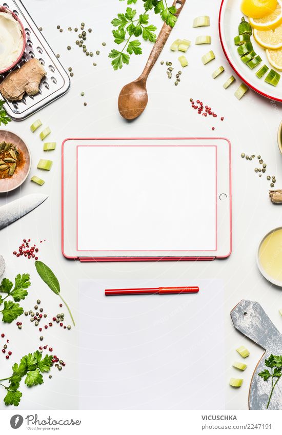 Gesunde Lebensmittel und Tablet on weiße Table Bioprodukte Vegetarische Ernährung Diät Geschirr kaufen Stil Design Gesundheit Gesunde Ernährung Tisch Computer