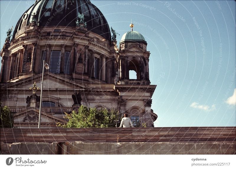 Sightseeing ruhig Ferien & Urlaub & Reisen Tourismus Ausflug Städtereise Himmel Dom Architektur einzigartig Glaube Religion & Glaube Leben Pause Berlin