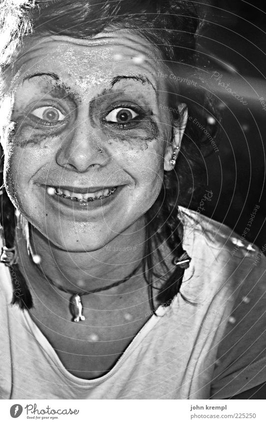 Nosferempl Kopf 1 Mensch Coolness gruselig verrückt trashig Punk Spiegelbild Abschminken Schminke Auge Zahnspange Halloween Freak bizarr Wahnsinn