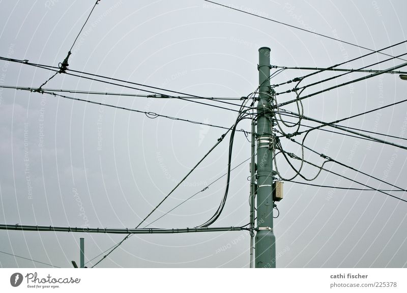kommunikation Kabel Technik & Technologie Telekommunikation Informationstechnologie Himmel Wolken schlechtes Wetter grau schwarz Strommast Telefonmast