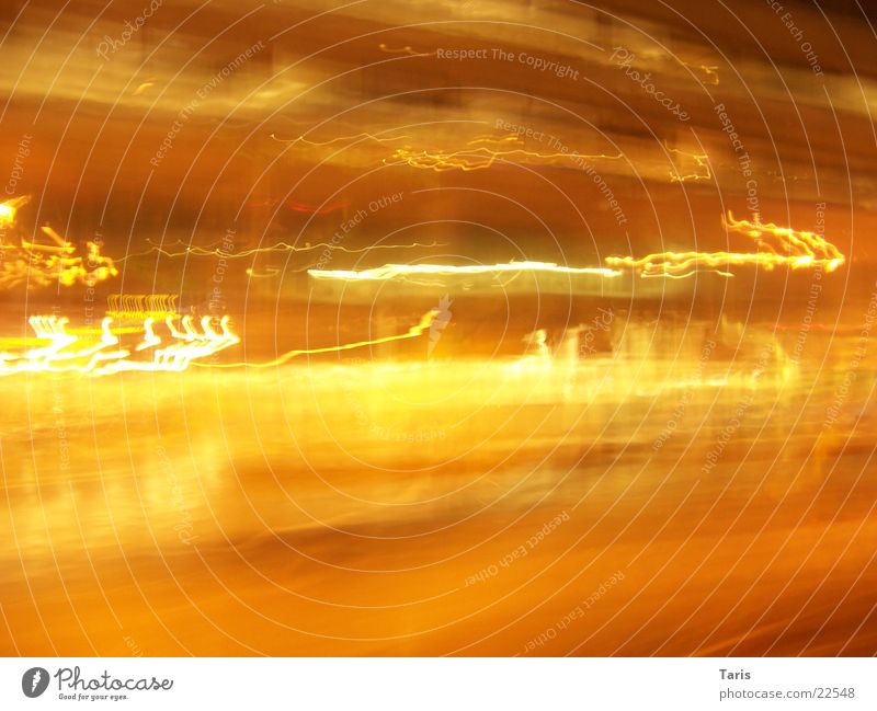Lightercity dunkel Streifen Langzeitbelichtung Belichtung Nacht gelb hell Licht Straße PKW Bewegung