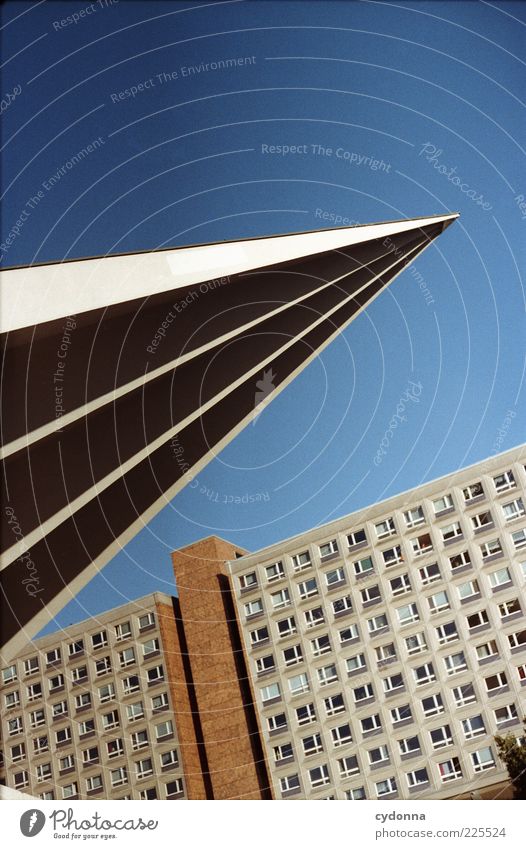 Das ist spitze! Stil Design Wolkenloser Himmel Hauptstadt Architektur ästhetisch einzigartig Alexanderplatz Plattenbau Spitze Strukturen & Formen Entwicklung