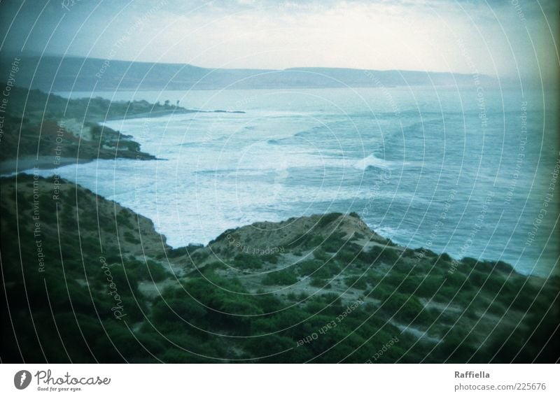 fernweh Natur Landschaft Erde Wasser Himmel Wolken Pflanze Sträucher Wellen Meer Küste außergewöhnlich blau grün Berge u. Gebirge Bucht Marokko Farbfoto