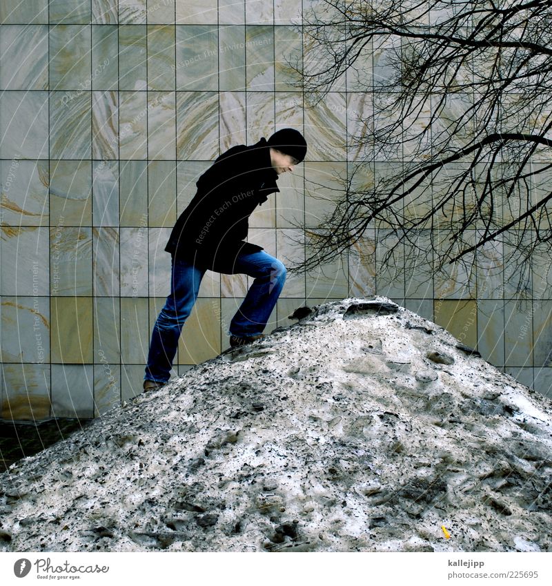 dow jones Mensch maskulin Mann Erwachsene 1 30-45 Jahre Winter Klima Eis Frost Schnee Baum Mauer Wand Blick Hügel aufsteigen Klettern Raster Mütze Mantel