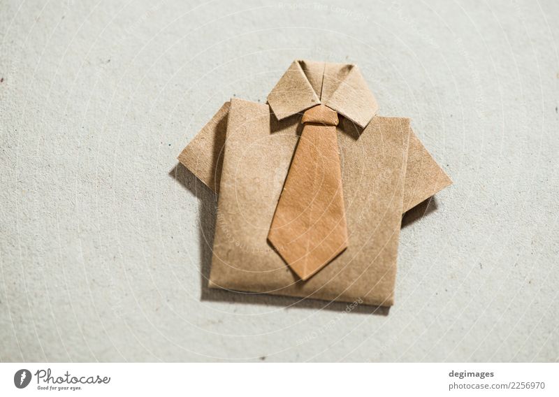 Hemdorigami über Weiß kaufen Stil Design Dekoration & Verzierung Business Mann Erwachsene Kunst Bekleidung Kleid Stoff Krawatte Papier weiß Origami vereinzelt