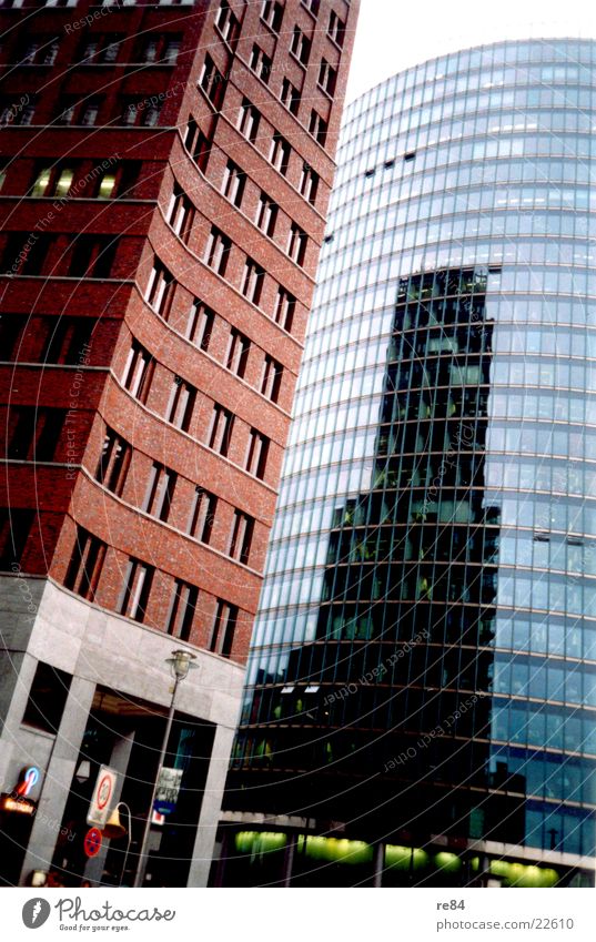 Berlin am Sonycenter 2 Hochhaus Sony Center Berlin glänzend Reflexion & Spiegelung Architektur Glas modern