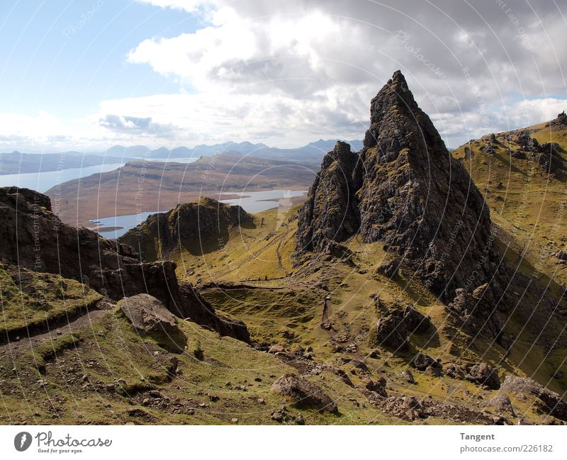 Isle of Skye Umwelt Natur Landschaft Erde Himmel Sommer Schönes Wetter Hügel Felsen Berge u. Gebirge Gipfel Schlucht Küste Blick wandern grün Glück Lebensfreude