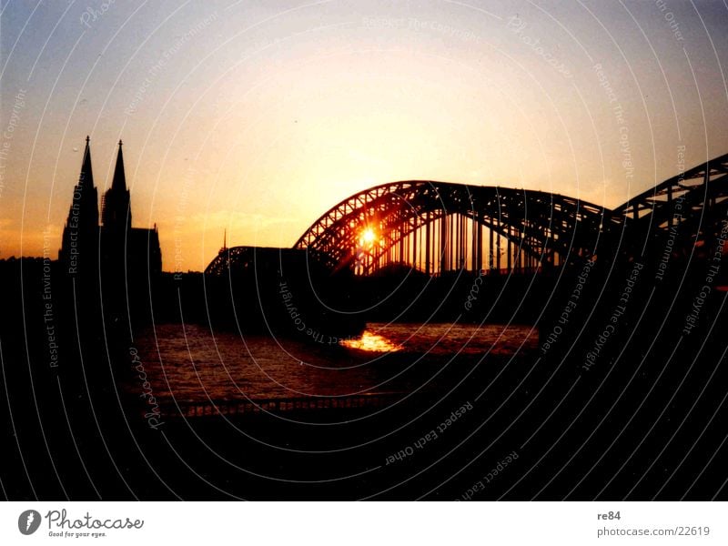 Kölner Sonennuntergang 2003 Sonnenuntergang Aussicht Brücke Dom Schatten Himmel Rhein Farbe