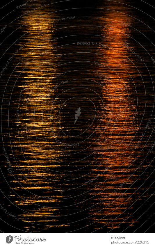 Sonnenuntergang in Singapur Meer Wasser Wellen Menschenleer Erholung ästhetisch ruhig Farbfoto Außenaufnahme Dämmerung Nacht Reflexion & Spiegelung