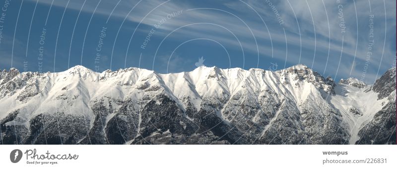 Postkartenwetter Natur Landschaft Himmel Wolken Winter Schönes Wetter Wind Schnee Felsen Alpen Berge u. Gebirge Gipfel Schneebedeckte Gipfel blau weiß Farbfoto