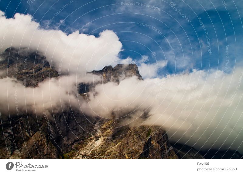 Über den Wolken..... Sommer Berge u. Gebirge Landschaft Luft Himmel Menschenleer Sehenswürdigkeit Stein bedrohlich gigantisch hoch natürlich blau braun gelb