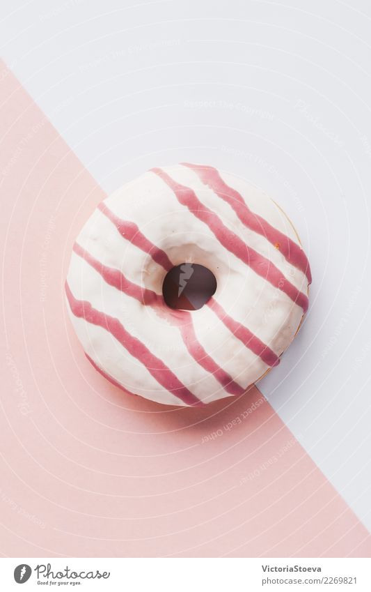 Draufsicht des rosa Donuts auf weißem und rosa Hintergrund Lebensmittel Teigwaren Backwaren Kuchen Dessert Frühstück Dekoration & Verzierung Feste & Feiern