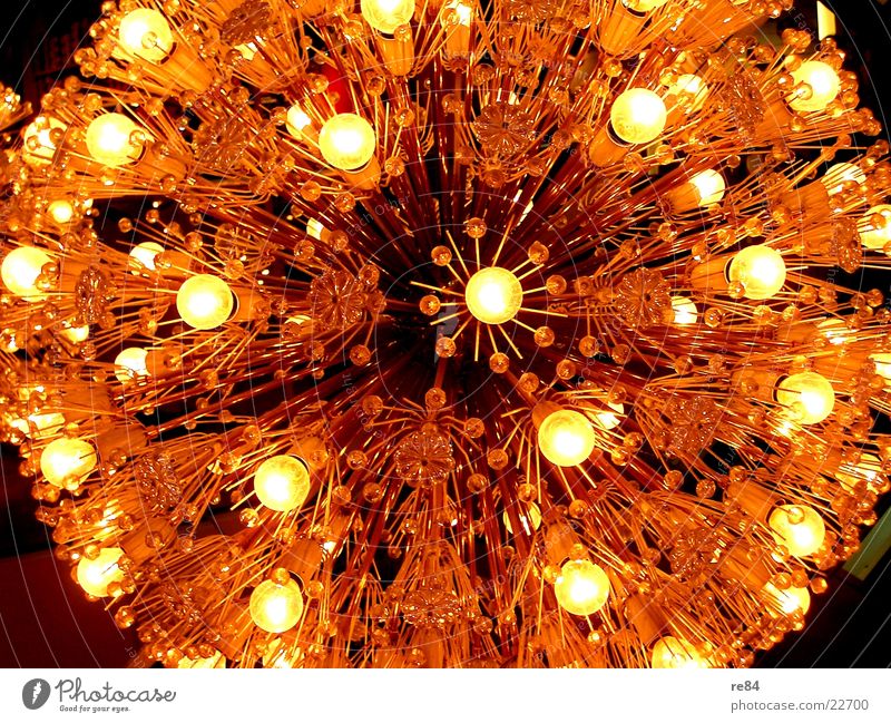 Lichtbündel Kaufhaus Lichterkette Bündel gelb schwarz Gefühle Zoomeffekt extrem Kette Sonne Schatten Kontrast orange Brand Erde Kugel Kreis Perspektive hell