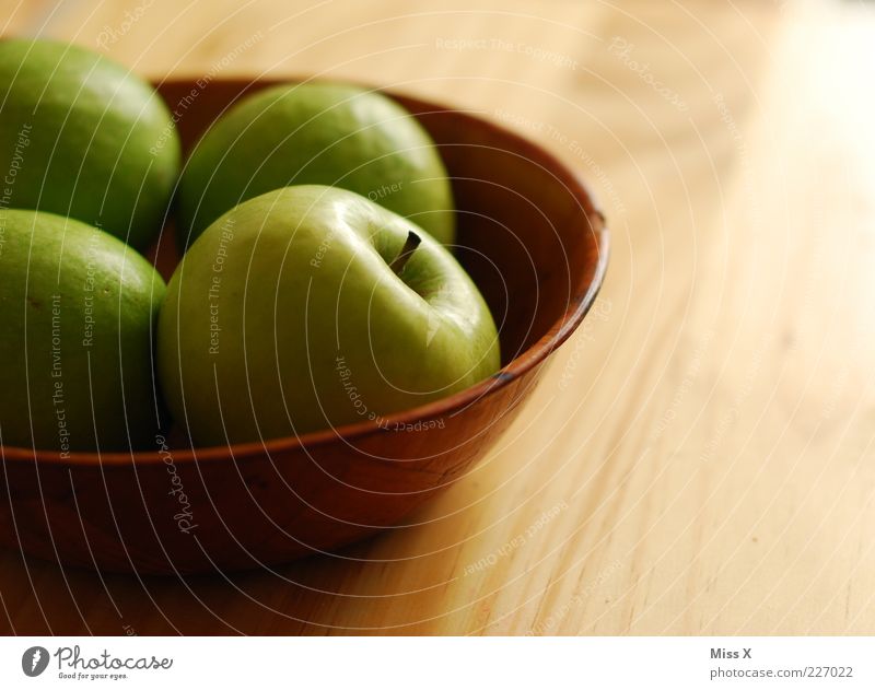Äpfelchen Lebensmittel Frucht Apfel Ernährung Bioprodukte Vegetarische Ernährung Diät Schalen & Schüsseln frisch lecker saftig sauer süß grün Granny Smith Holz