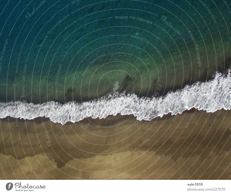 Sehnsucht in Azur harmonisch ruhig Duft Freiheit Sommer Strand Meer Wellen Sand Küste ästhetisch blau rein Farbfoto Außenaufnahme Luftaufnahme abstrakt Muster