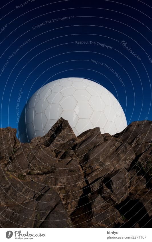 fremde Welten Wissenschaften Fortschritt Zukunft High-Tech Raumfahrt Nachthimmel Felsen Radarstation Kugel Wabenmuster ästhetisch außergewöhnlich Ferne rund