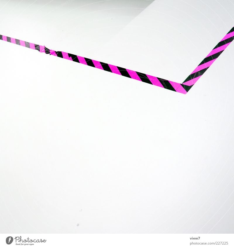 pinc :: Mauer Wand Linie Streifen authentisch dünn eckig hell rosa weiß Beginn ästhetisch Ordnung Perspektive Wandel & Veränderung gestreift