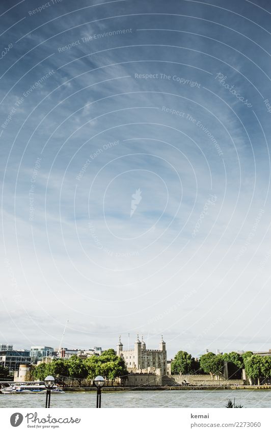 Der Tower von London harmonisch Wohlgefühl ruhig Freizeit & Hobby Ausflug Städtereise Sommer Himmel Wolken Schönes Wetter Baum Flussufer Themse England Stadt