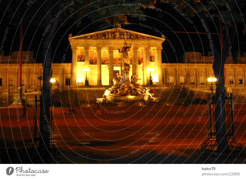 Wiener Parlament Langzeitbelichtung Gebäude Architektur Parlament in Wien Aufnahme bei Nacht