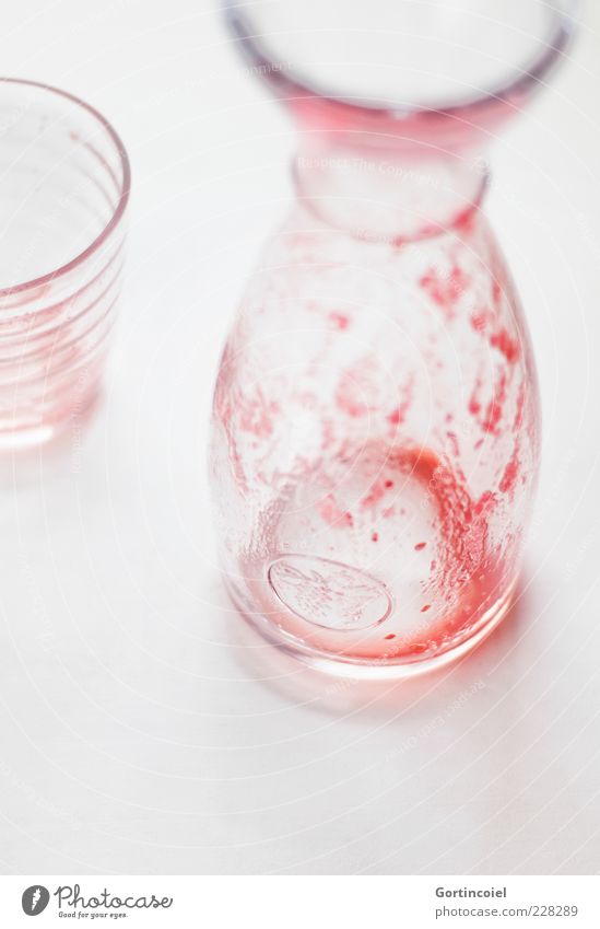 Vitamine Lebensmittel Getränk Erfrischungsgetränk Saft Flasche lecker rot vitaminreich Karaffen Glas Farbfoto Innenaufnahme Studioaufnahme Makroaufnahme