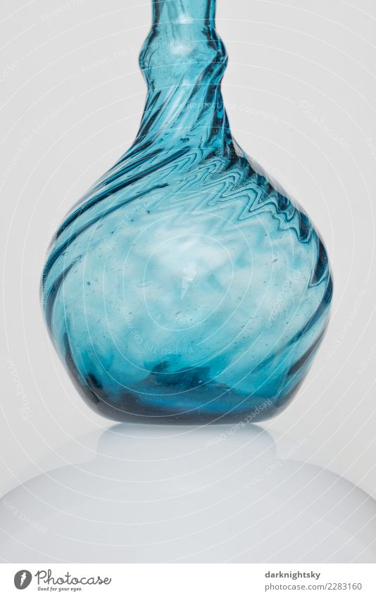 Stillleben Vase elegant Design Dekoration & Verzierung Kunsthandwerk Glas Kitsch Krimskrams Sammlerstück Kugel ästhetisch authentisch außergewöhnlich dick dünn