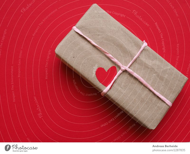 Zum Valentinstag Feste & Feiern Weihnachten & Advent Geburtstag Papier Verpackung Paket Liebe wrapped symbolic giving present shaped mothers day valentines day