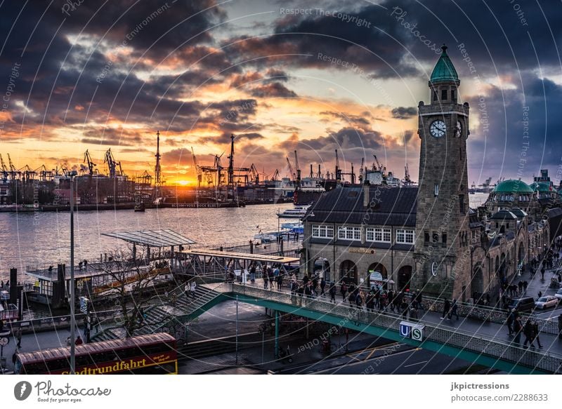 Hamburg Hafen Landungsbrücken Sonnenuntergang bewölkt Europa Deutschland Elbe Stadt Wasser Kanal Industrie Wolken Himmel traumhaft schön dramatisch nass
