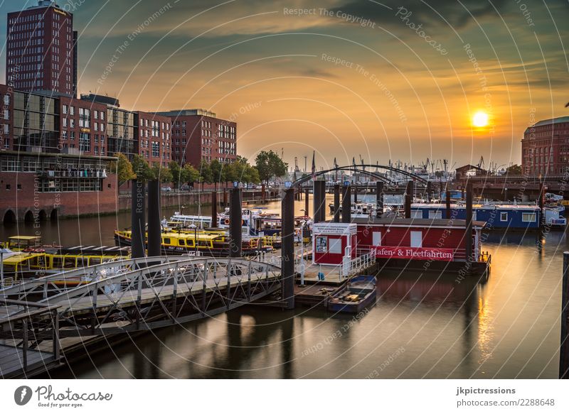Hamburg Hafen Speicherstadt Sonnenuntergang Europa Deutschland Elbe Stadt Wasser Kanal Industrie Himmel traumhaft schön Alte Speicherstadt Wasserfahrzeug