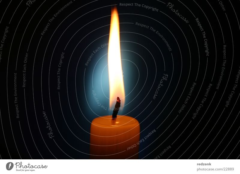 Kerze mit blauem Schatten Licht Flackern Wachs Stil Häusliches Leben Flamme Lampe Kerzendocht orange