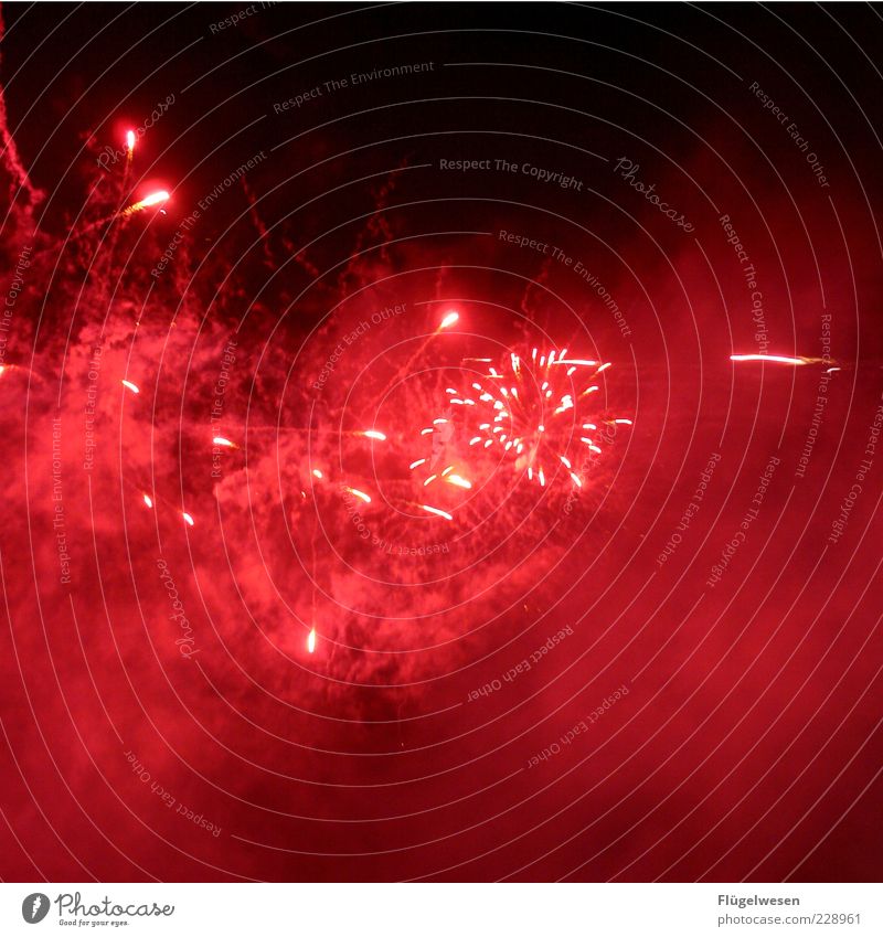 Pyrotechnik ist (k)ein Verbrechen! Silvester u. Neujahr hell schön Feuerwerk Leuchtspur Himmel Feste & Feiern Nebel Nachthimmel Farbfoto Außenaufnahme