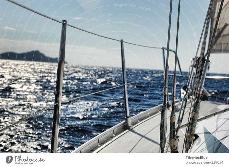 Land Voraus Abenteuer Freiheit Sommer Sonne Meer Wellen Segeln Landschaft Wasser Himmel Horizont Sonnenlicht Schönes Wetter Mittelmeer Insel Jacht Segelboot