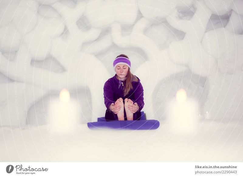 Yoga. Gesundheit Fitness Wellness Leben Wohlgefühl Zufriedenheit Sinnesorgane Erholung ruhig Meditation Sport feminin Junge Frau Jugendliche Erwachsene 1 Mensch