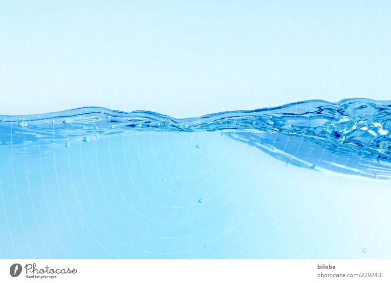 Wellenspiel harmonisch Urelemente Wasser Flüssigkeit frisch kalt Sauberkeit blau weiß ruhig ästhetisch Design Inspiration Leichtigkeit Natur Aktion Bewegung