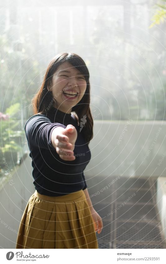 Junge asiatische Frau genießt in der Natur Lifestyle exotisch Freude schön Gesundheit Gesundheitswesen Behandlung Alternativmedizin Allergie Wellness Leben