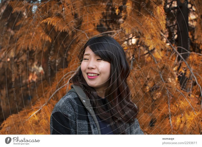 Portrait des glücklichen asiatischen Mädchens in der Natur Lifestyle exotisch Freude Wellness Leben harmonisch Winter Winterurlaub Mensch feminin Junge Frau
