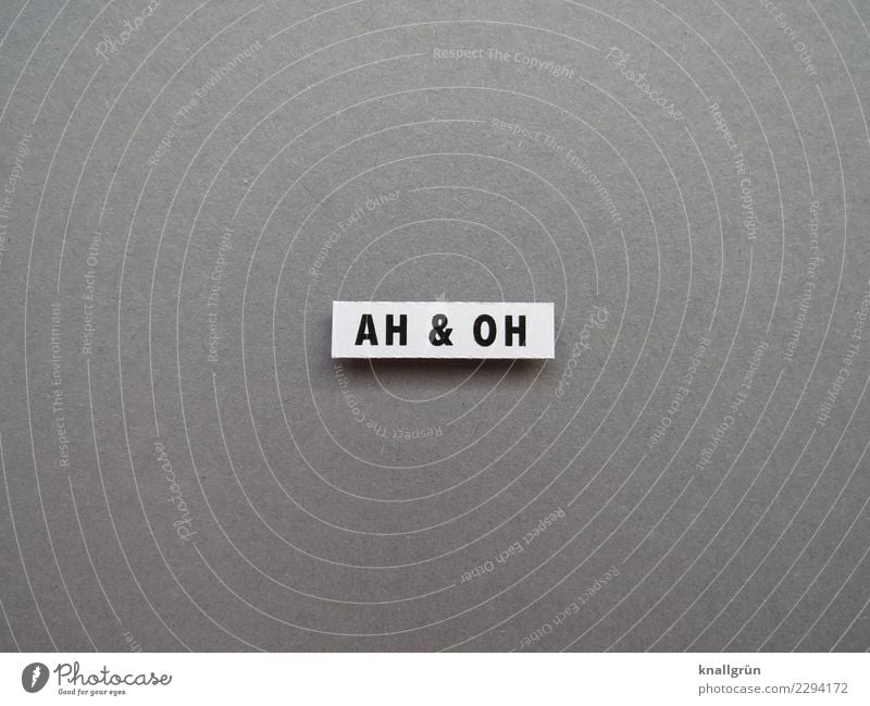 AH & OH Schriftzeichen Schilder & Markierungen Kommunizieren grau schwarz weiß Gefühle Stimmung Begeisterung Überraschung erstaunt Ausruf Schwarzweißfoto