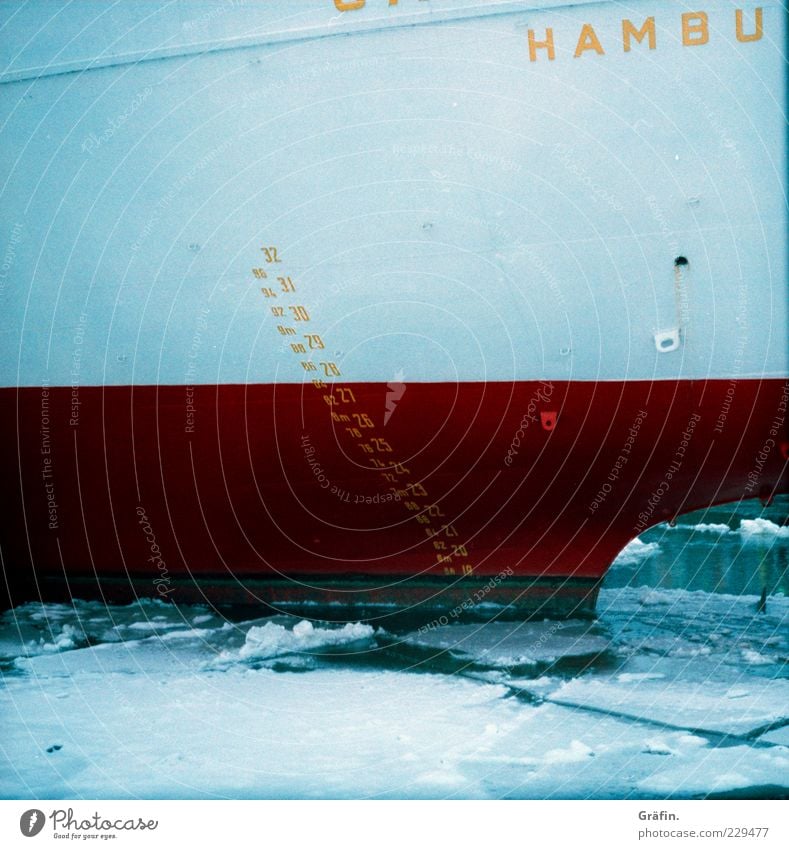 Big Ship Winter Wasser Eis Frost Sehenswürdigkeit Containerschiff Wasserfahrzeug Zeichen Schriftzeichen groß kalt blau rot weiß Mobilität Eisscholle Liegeplatz