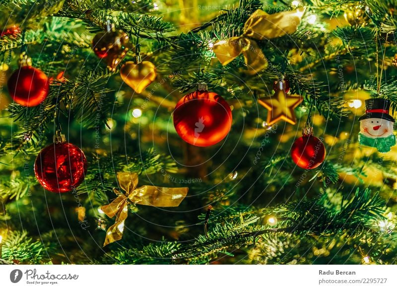 Bunte Weihnachtsbaum-Dekoration im Winter Dekoration & Verzierung Feste & Feiern Weihnachten & Advent Silvester u. Neujahr Baum Ornament glänzend hell
