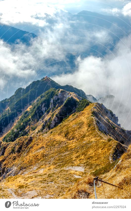 Via Ferrata über dem Wolkenmeer, den Alpen Freude Ferien & Urlaub & Reisen Abenteuer Sommer Berge u. Gebirge wandern Sport Klettern Bergsteigen Seil Natur