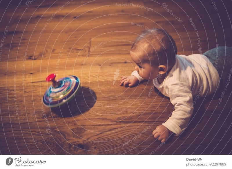 Kreisel Gesundheit Leben Zufriedenheit Sinnesorgane Erholung Spielen Kindererziehung Mensch Baby Kleinkind Kindheit 1 0-12 Monate Kunst beobachten Interesse