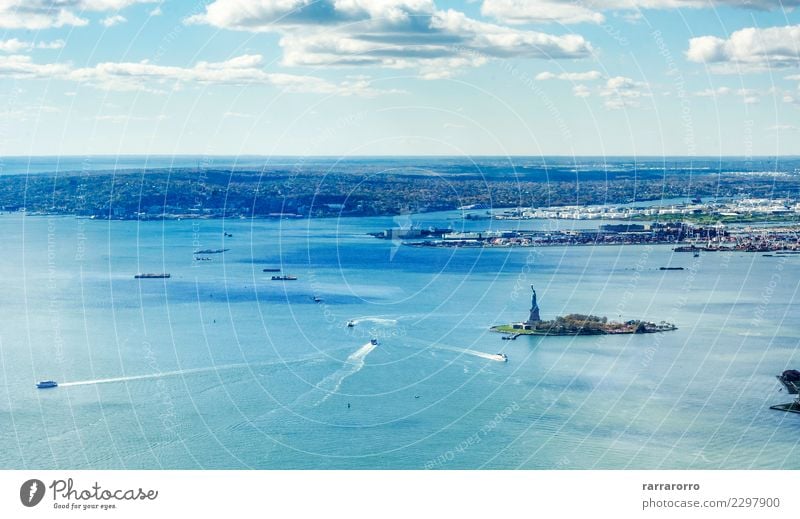 Panoramablick auf die Upper Bay in New York Ferien & Urlaub & Reisen Tourismus Meer Insel Güterverkehr & Logistik Natur Landschaft Himmel Horizont Küste Fluss