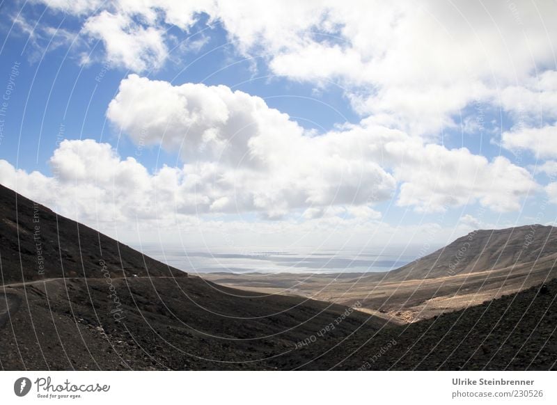Schotterpiste nach Cofete auf Fuerteventura Ferien & Urlaub & Reisen Tourismus Ausflug Expedition Meer Insel Natur Landschaft Luft Wasser Himmel Wolken Horizont