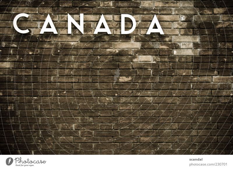 can Menschenleer Haus Bauwerk Gebäude Mauer Wand Fassade Sehenswürdigkeit alt außergewöhnlich braun Farbfoto Außenaufnahme Tag Backsteinwand Kanada Buchstaben