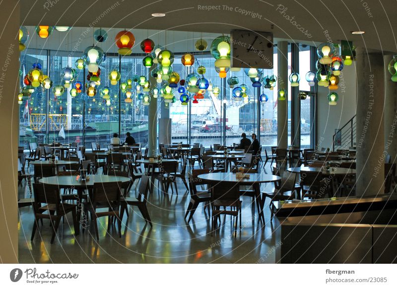lampenladen Lampe Deckenlampe mehrfarbig Stuhl Tisch Architektur Speisesaal Berlin Paul-Löbe-Haus