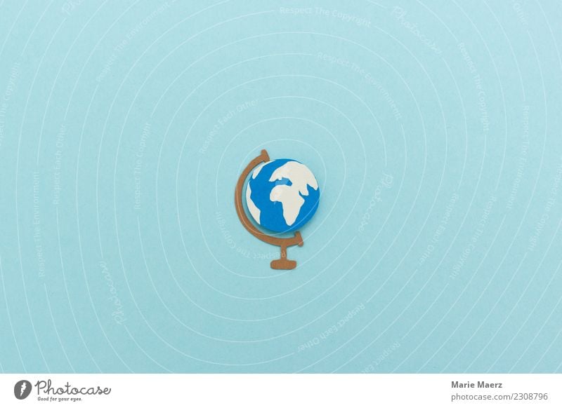 Gebastelter Papierschnitt Globus auf hellblauem Hintergrund exotisch Ferien & Urlaub & Reisen Ferne Freiheit Expedition entdecken ästhetisch frei Unendlichkeit