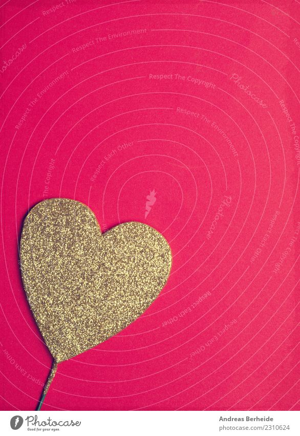 Goldenes Glitzerherz auf rotem Hintergrund Design Valentinstag Geburtstag Herz Liebe Kitsch retro Sympathie Freundschaft Romantik Hintergrundbild beautiful card