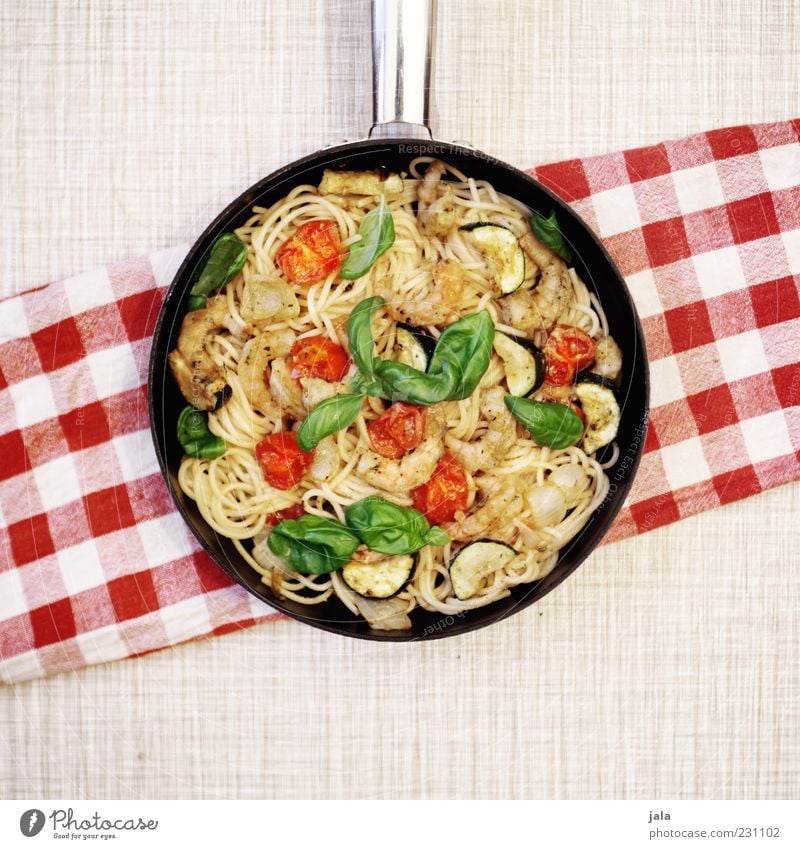 spaghetti Lebensmittel Meeresfrüchte Spaghetti Tomate Basilikum Ernährung Mittagessen Italienische Küche Pfanne lecker Farbfoto Innenaufnahme Menschenleer