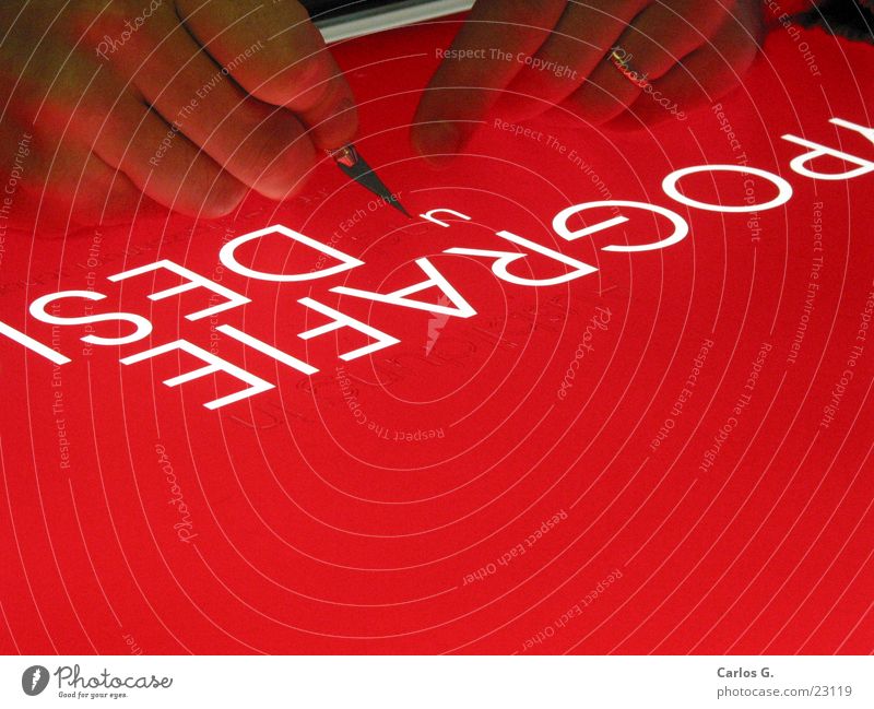 RedDesign Typographie Siebdruck Folie Filmmaterial erleuchten rot Skalpell Beule ausfallen geschnitten Wasser drucken Allgäu Druckerei Handwerk Kunst